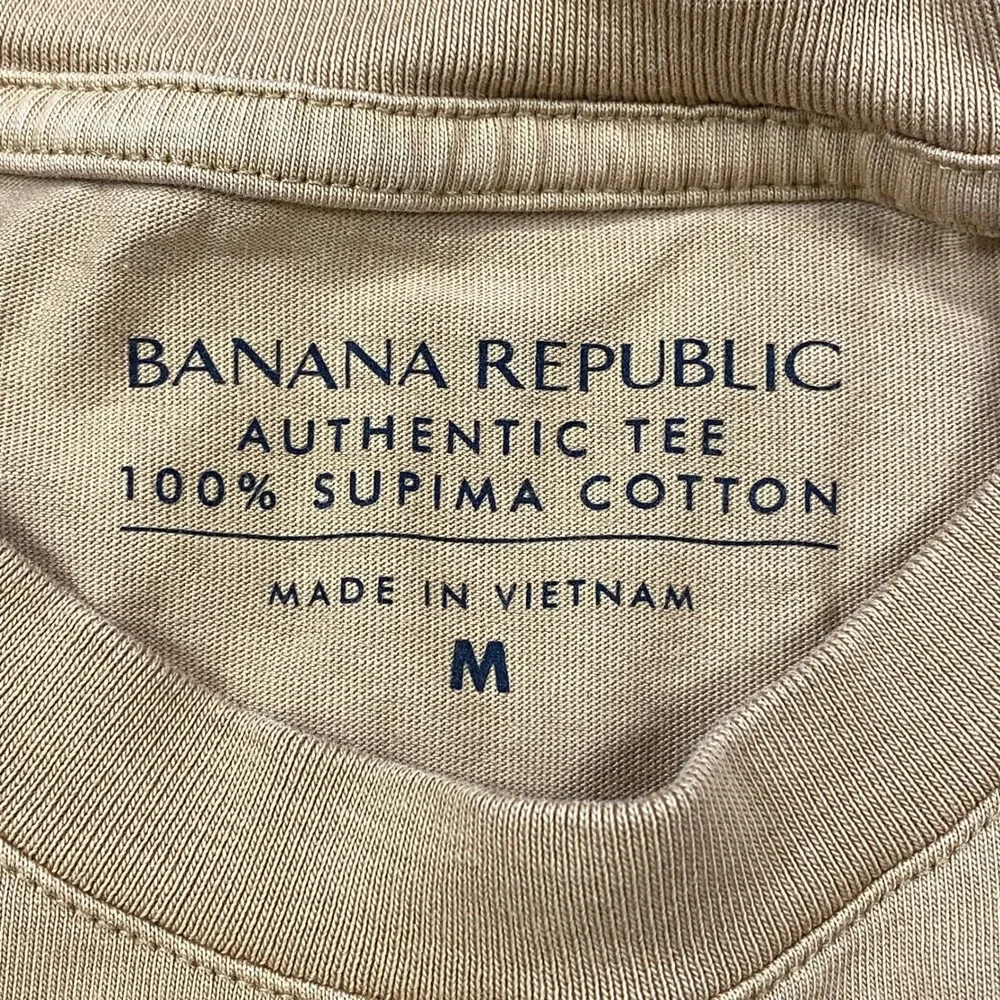 Banana Republic Pocket Tee Mens M Minimalist Supima Cotton Tan Khaki Classic Tee